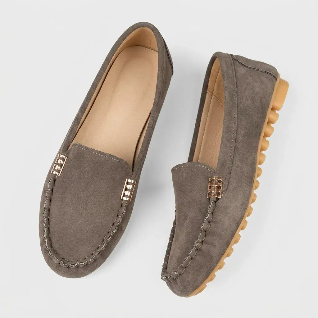 Komfortable Mokassins für Damen mit Goldspange und flexibler Noppensohle Grau 2