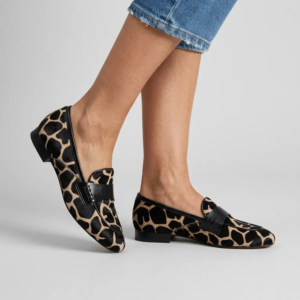 Loafer für Damen mit flachem Absatz aus strukturiertem Fell mit Animal-Print Schwarz 2