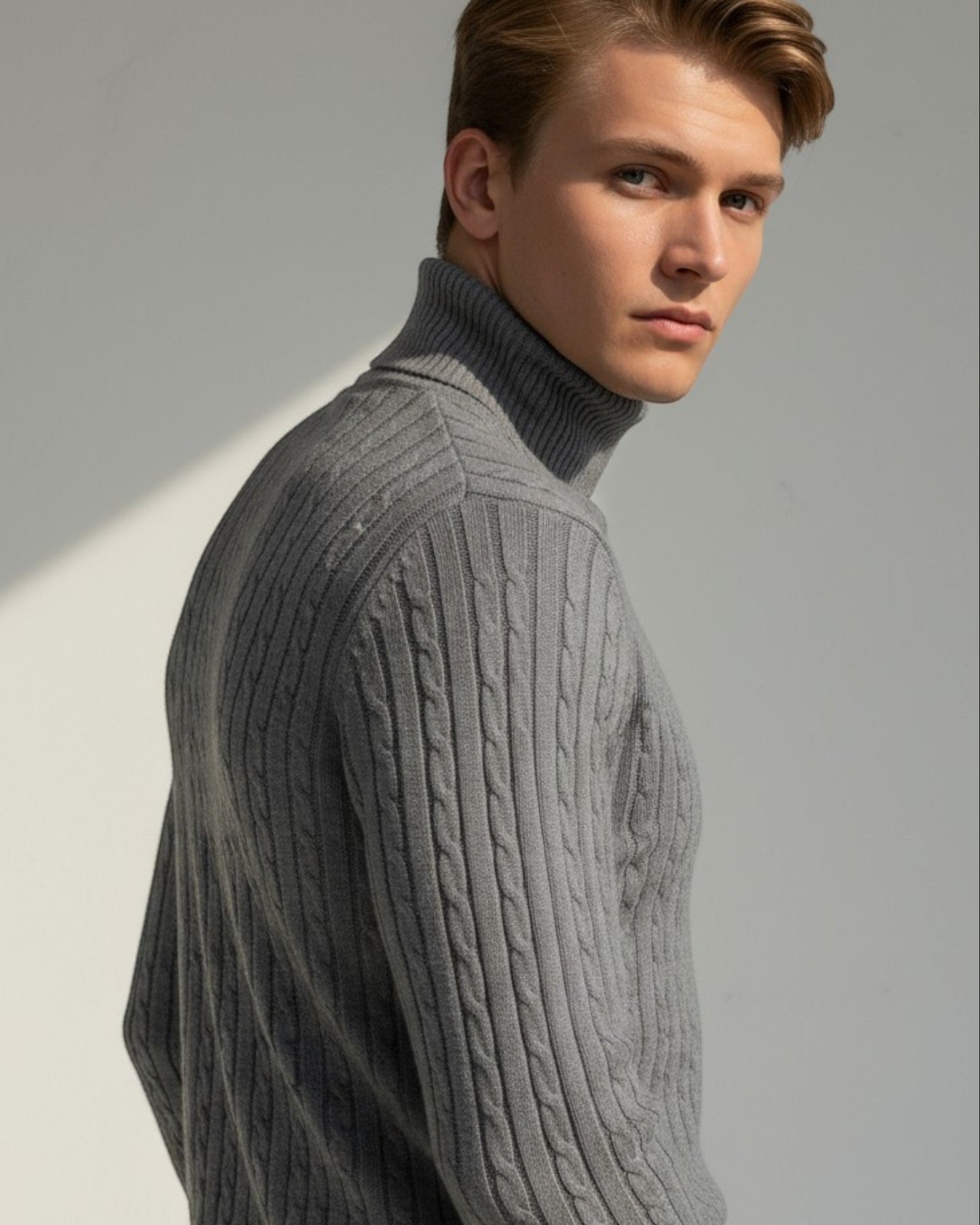 Klassischer Rollkragenpullover für Herren mit Rippstruktur