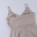 Elegantes Midi Kleid mit Spaghettiträgern und Seitlichem Schlitz im Figurbetonten Design