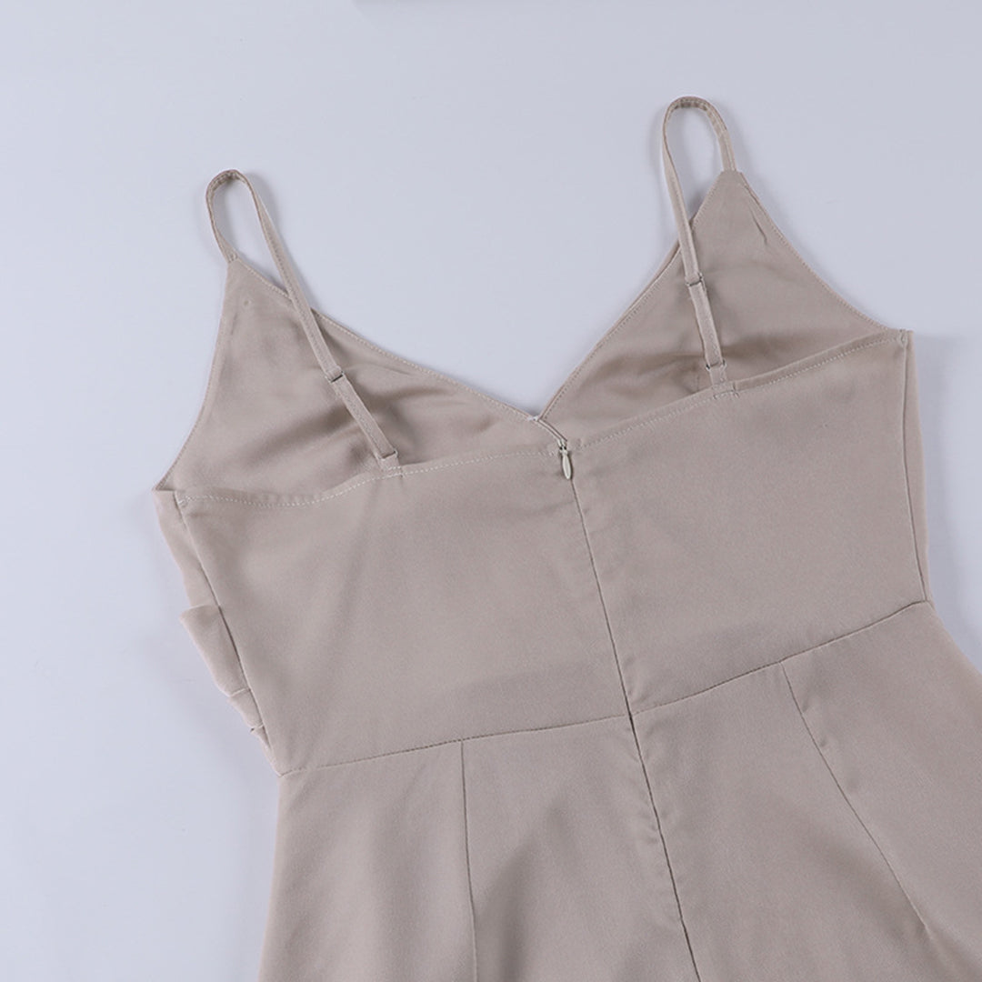 Elegantes Midi Kleid mit Spaghettiträgern und Seitlichem Schlitz im Figurbetonten Design