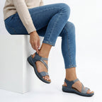 Sandalen für Damen in flacher Form mit Riemchen aus Leder Blau 2