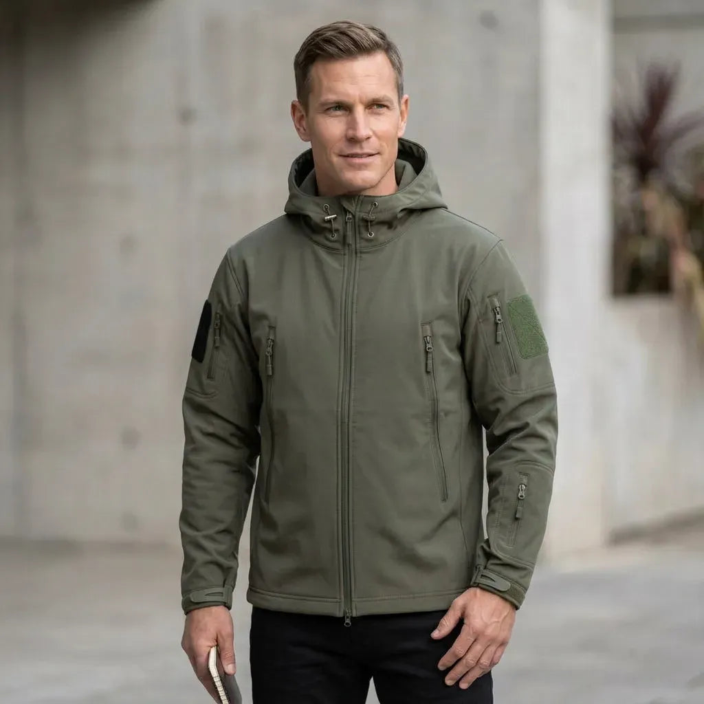 Softshelljacke für Herren mit Kapuze im taktischen Stil und winddicht Grün 1