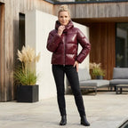 Steppjacke für Damen in glänzender Optik mit Kapuze im sportlichen Stil Rot 2