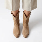 Stiefeletten mit Absatz für Damen mit Kurzschaft aus Veloursleder mit Lochmuster Braun 4
