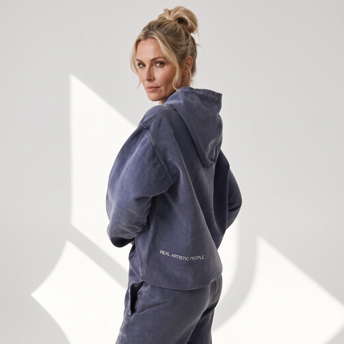 Sweatjacke für Damen im Oversize-Stil aus reiner Baumwolle mit Strasssteinen Blau 6