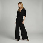 Eleganter Jumpsuit mit kurzen Ärmeln und V-Ausschnitt