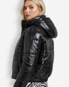 Glänzende Winterjacke für Damen mit hoch schließender Kapuze