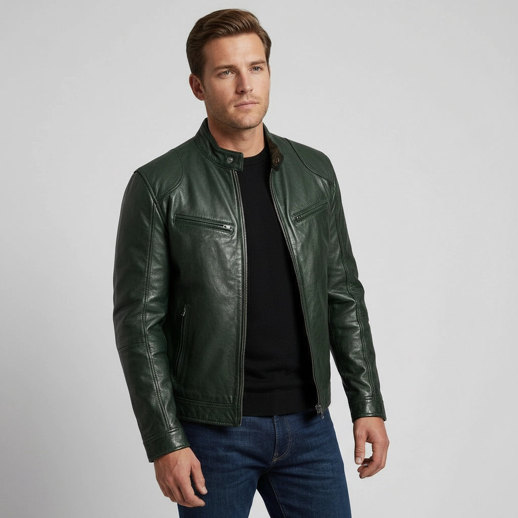 Leichte Herren Jacke in kurzer Länge mit Stehkragen und Reißverschluss Brusttaschen